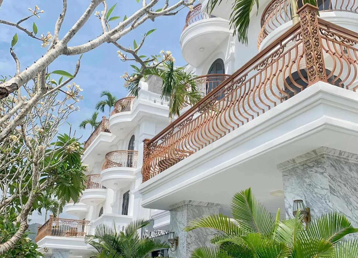 La Sera Suites Nha Trang